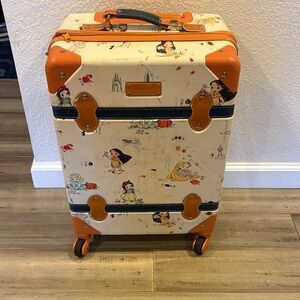 Disney animators collection rolling carry on luggage